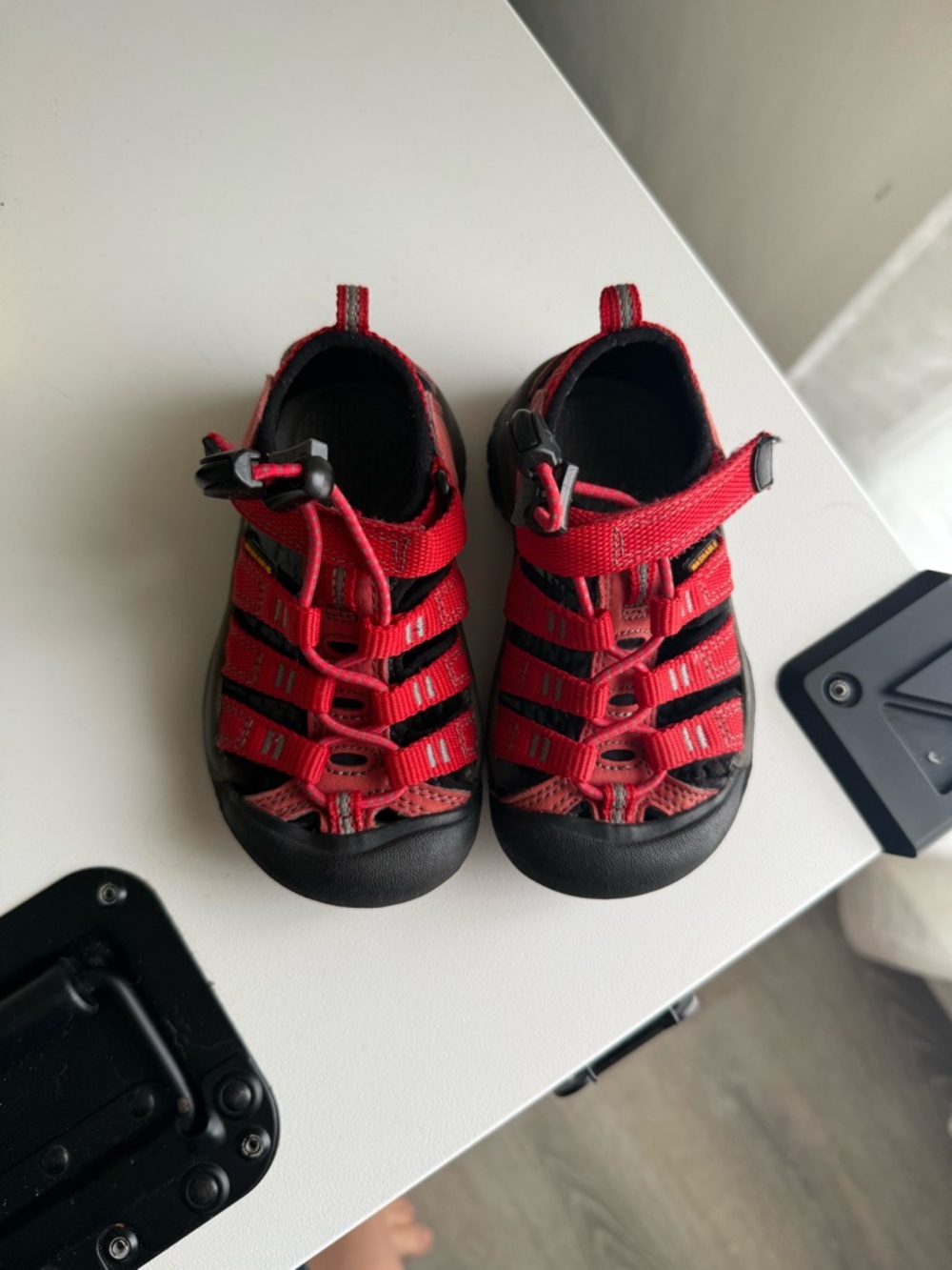 Keen Kids Red and Black Closed-Toe Adventure Sandals - Picture 2 of 5